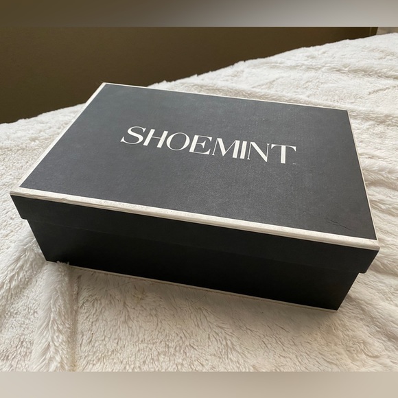 Neon Yellow Shoemint Pumps - Picture 3 of 16